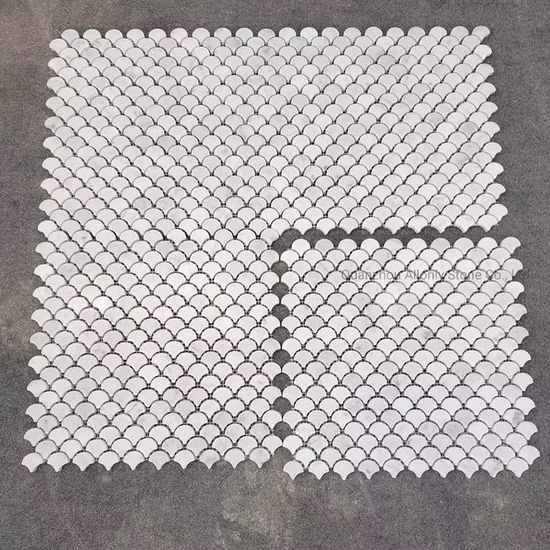 Piastrella a mosaico levigata in marmo bianco Carrara Grand Fish Scale per il backsplash del bagno della cucina