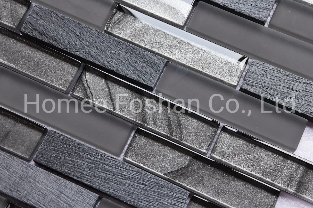 Piastrella in marmo a mosaico in vetro metallizzato grigio scuro di nuovo design per la corrispondenza del modello delle piastrelle del rivestimento del backsplash